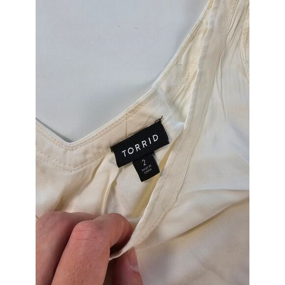Torrid size 2 (L) ivory sleevless relaxed fit tank layering top career casual - Picture 6 of 8